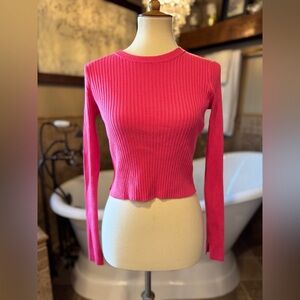 NWT Olivaceous Fuchsia Ribbed Women's Blouse cropped medium